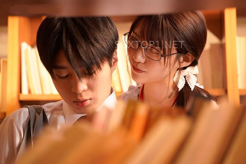 Có phải cậu thường xuyên trộm nhìn chị trên tàu điện phải không